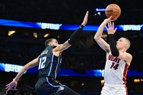 包含皇家马德里训练开放日，今夜绝杀压哨引欢呼，NBA季后赛在即，纪律约束更严格的词条爱游戏体育APP下载