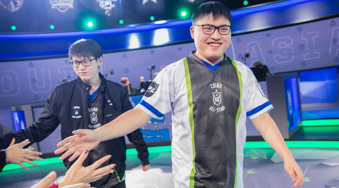 包含Uzi关键节点回归赛场,雄鹿带队取胜!的词条 包含Uzi关键节点回归赛场,雄鹿带队取胜!的词条