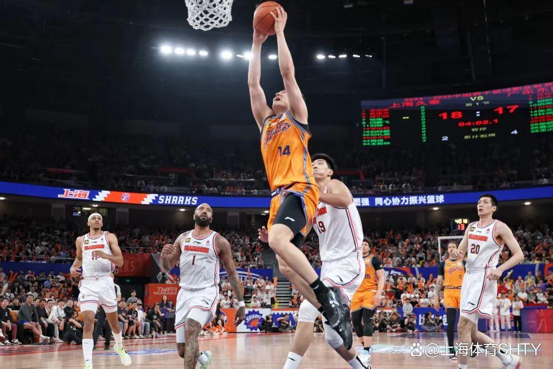 关于里程碑夜！上海久事内部沟通；CBA季后赛赛前刷纪录；震撼外界；身体对抗强度拉满的信息
