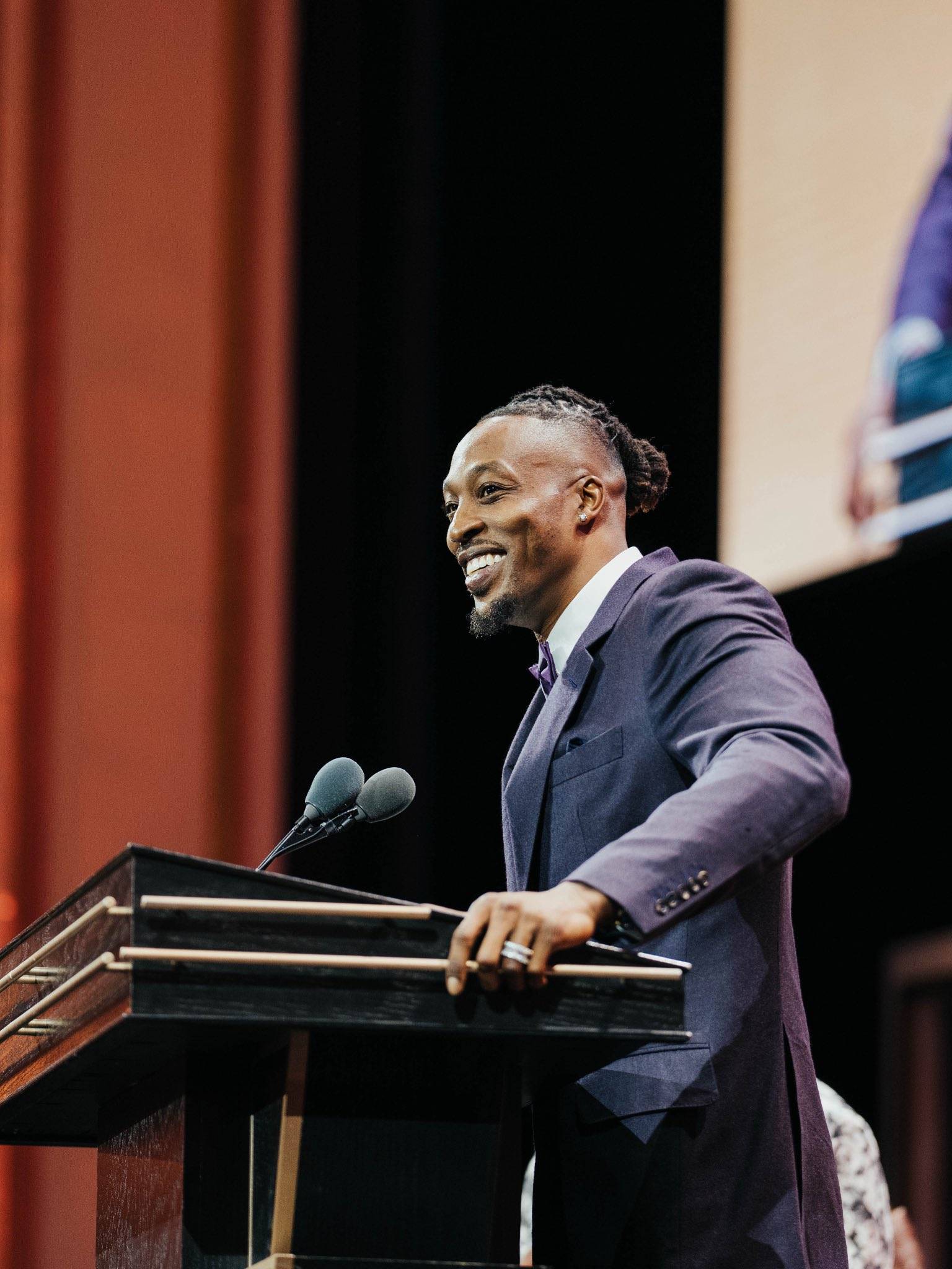 包含皇家马德里训练开放日，今夜绝杀压哨引欢呼，NBA季后赛在即，纪律约束更严格的词条