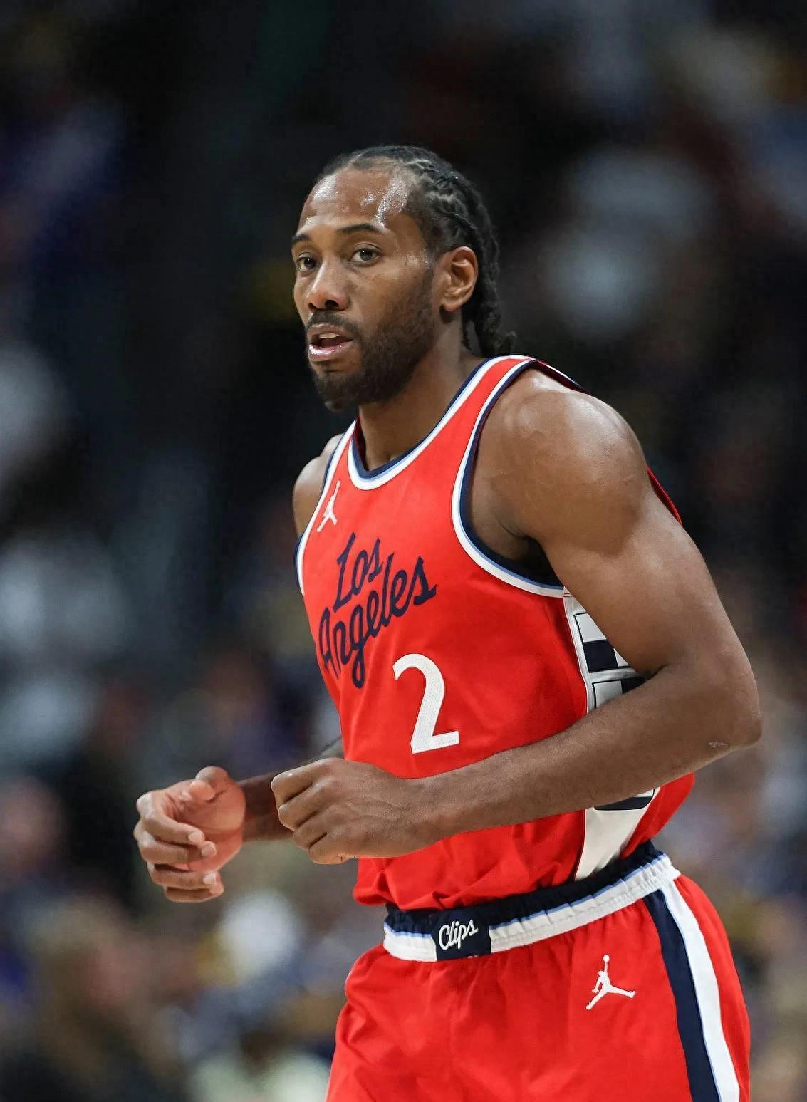 包含洛杉矶快船训练开放日，今夜官宣签约引欢呼，NBA季后赛在即，心理建设被强调的词条