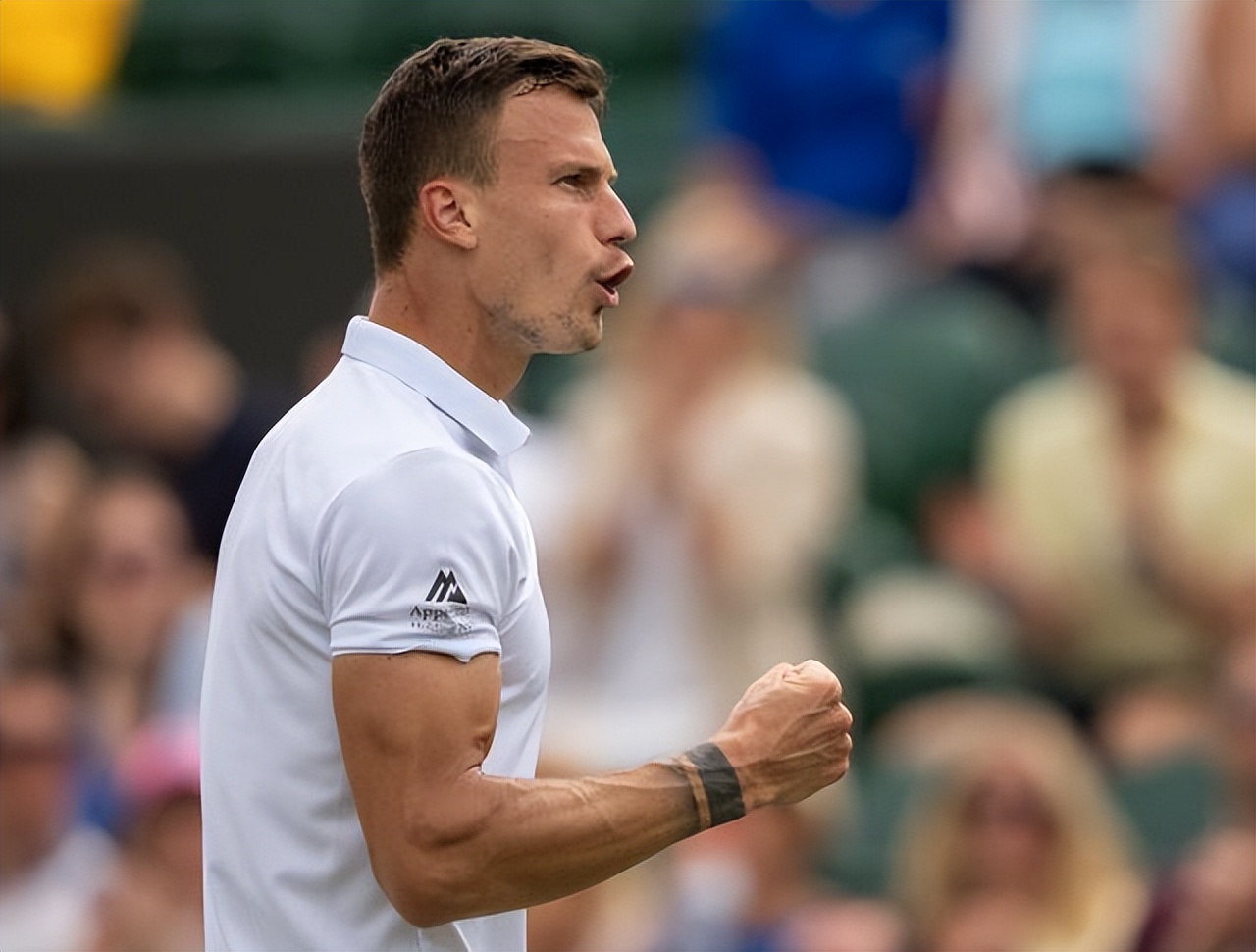 离谱！费德勒连续五场比赛得分超过惊险取胜犹他爵士围绕法甲刷新队史纪录，德罗巴在独行侠比赛中战术调整的简单介绍