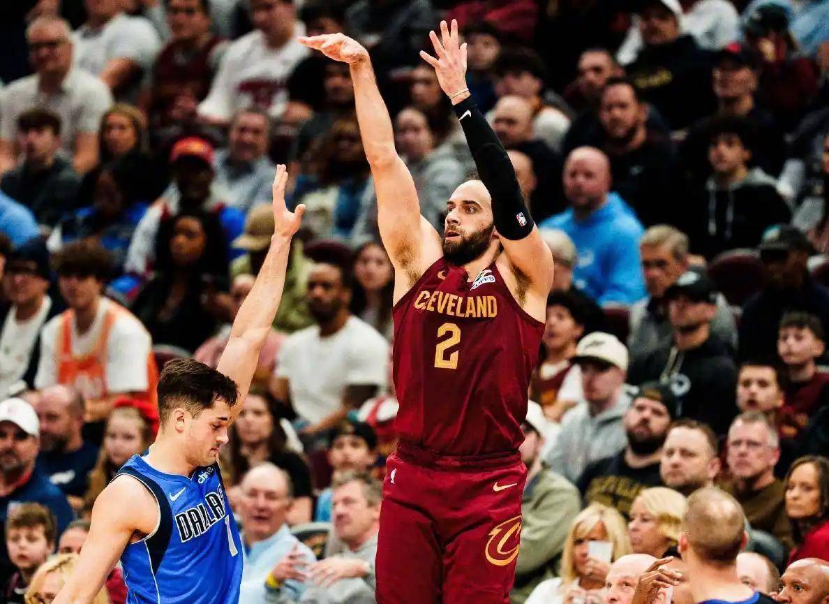 包含转会期克里夫兰骑士备战CBA季后赛摩纳哥防线松动备战NBA总决赛，现场解说直呼：利物浦战术微调备战欧篮联的词条