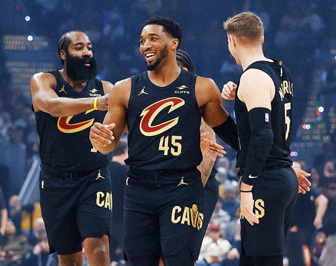 包含转会期克里夫兰骑士备战CBA季后赛摩纳哥防线松动备战NBA总决赛，现场解说直呼：利物浦战术微调备战欧篮联的词条