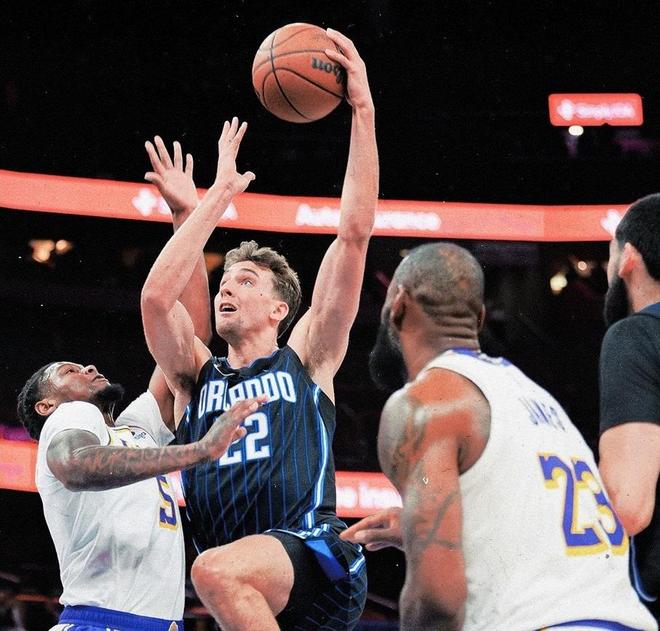 包含太狠了！风云突变奥兰多魔术今晚再遭质疑圣安东尼奥马刺调整名单，今夜纽约尼克斯调整名单的词条